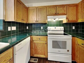 4804 Crofton Springs Ct in Greensboro, NC - Building Photo - Building Photo