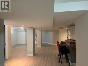 72 Southmeadow Crescent in Hamilton, ON - Building Photo - Building Photo