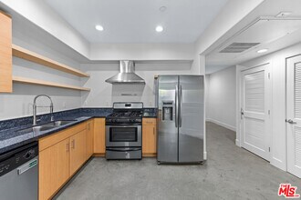 5232 Satsuma Ave in Los Angeles, CA - Building Photo - Building Photo