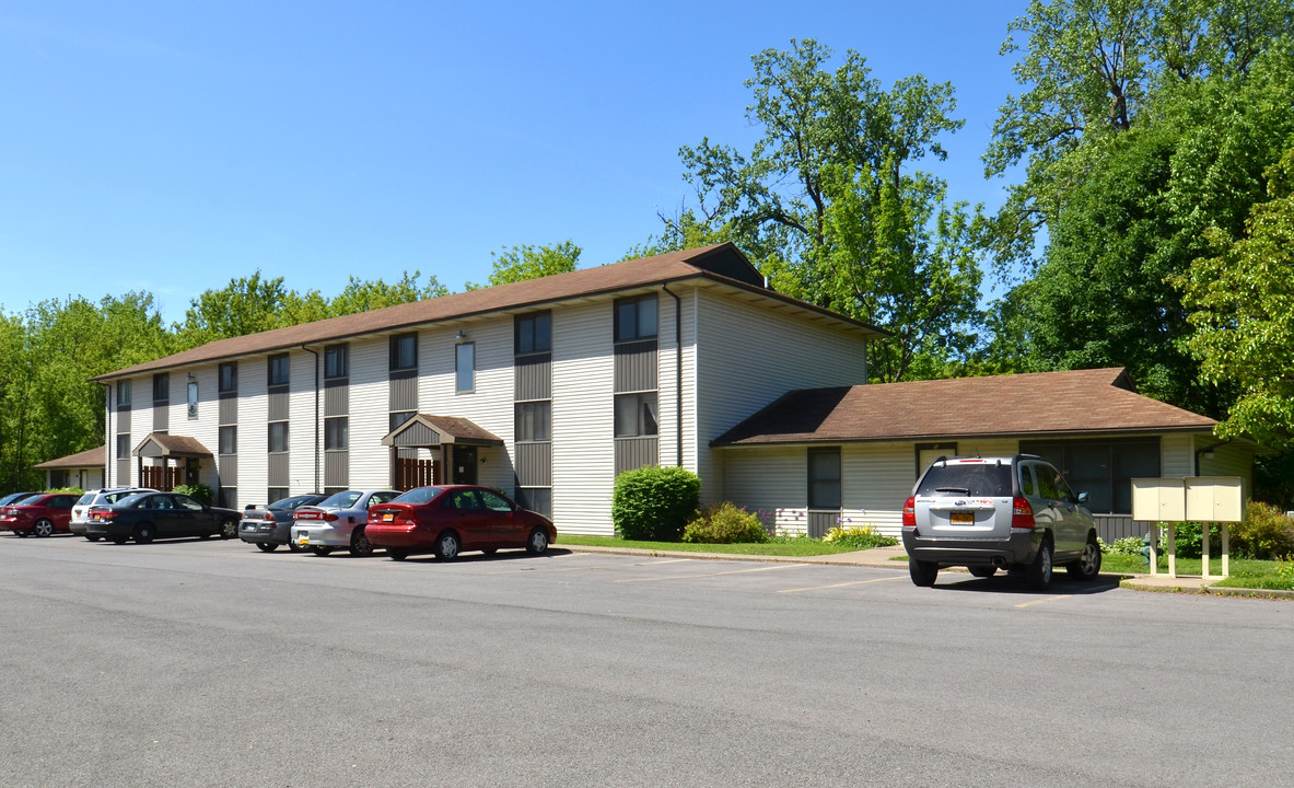 The Pines in Canandaigua, NY - Foto de edificio