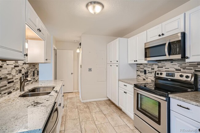 1828 S Ammons St, Unit C in Lakewood, CO - Building Photo - Building Photo