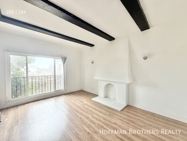 property at 1801 N Kingsley Dr