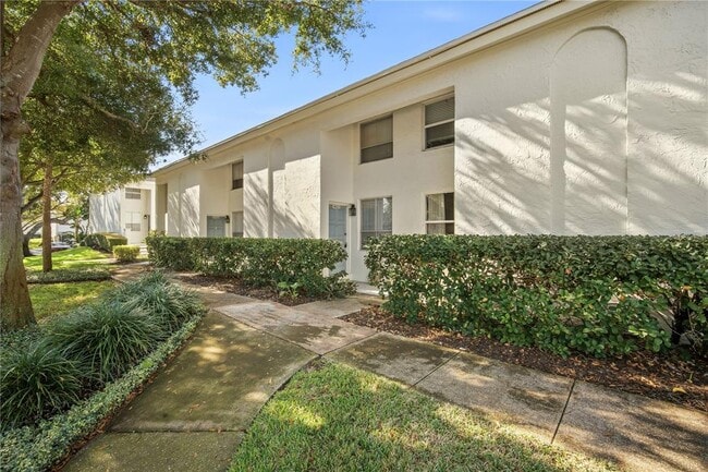 4521 W La Villa Ln in Tampa, FL - Building Photo - Building Photo