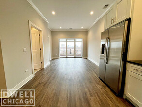 917 W Irving Park Rd, Unit 1B in Chicago, IL - Building Photo - Building Photo
