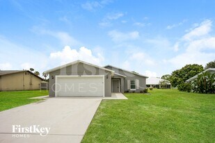 154 NW Curtis St in Port St. Lucie, FL - Building Photo