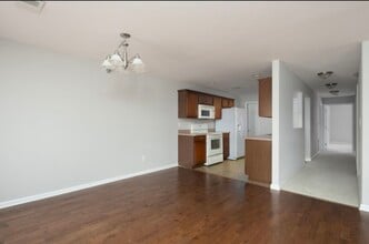 857 Malabu Dr, Unit 2102 in Lexington, KY - Building Photo - Building Photo
