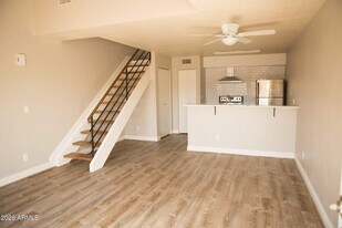 2301 E University Dr in Mesa, AZ - Building Photo