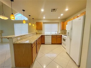 2104 Mountain Echo Ave in Henderson, NV - Building Photo - Building Photo