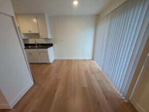 3900 1st St, Unit 8 in Los Angeles, CA - Building Photo - Building Photo