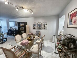 1717 N Bayshore Dr, Unit A-2542 in Miami, FL - Building Photo - Building Photo