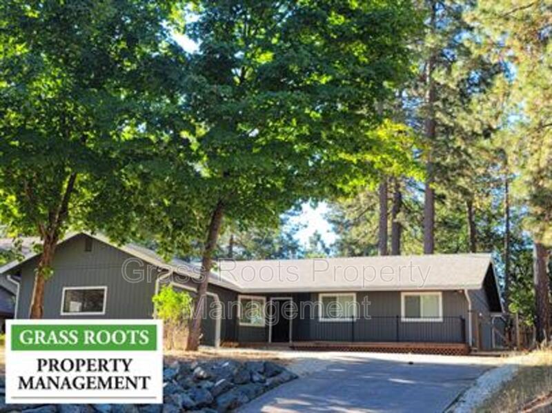 11751 Upper Cir Dr in Grass Valley, CA - Building Photo