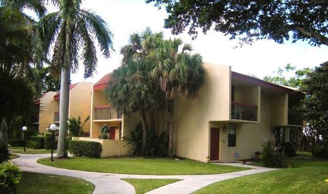 745 SE 1st Way in Deerfield Beach, FL - Foto de edificio - Building Photo