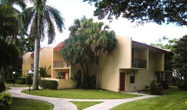 745 SE 1st Way in Deerfield Beach, FL - Building Photo - Building Photo