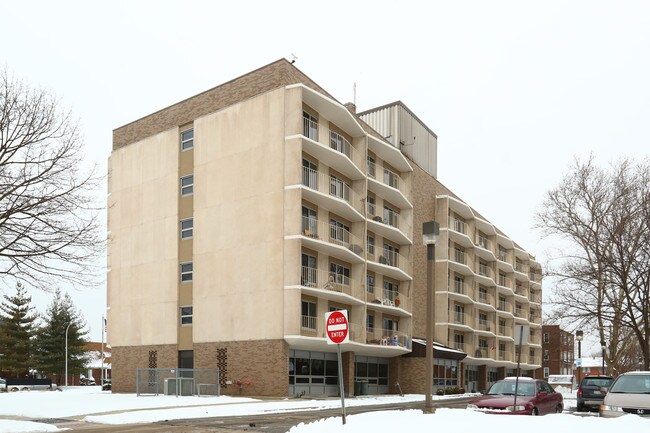 Townsend Towers in Dearborn, MI - Building Photo - Building Photo