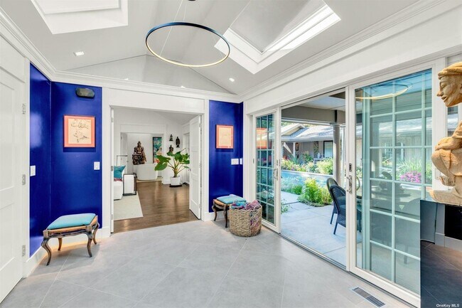 16 Rsmorw Ct in Hampton Bays, NY - Building Photo - Building Photo