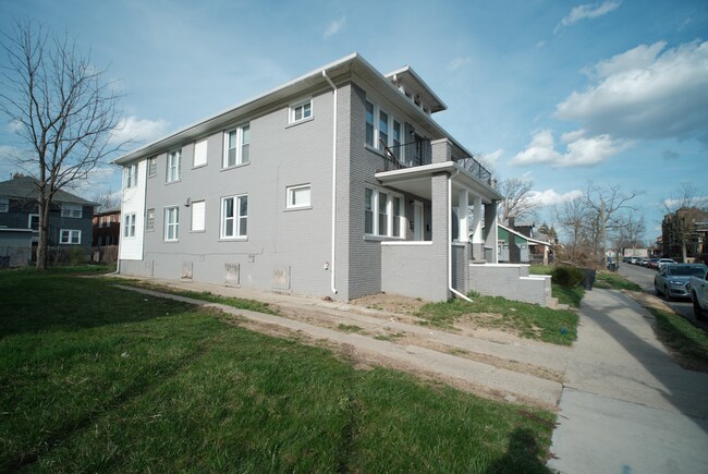 476 W Savannah St, Unit 1 in Highland Park, MI - Foto de edificio - Building Photo