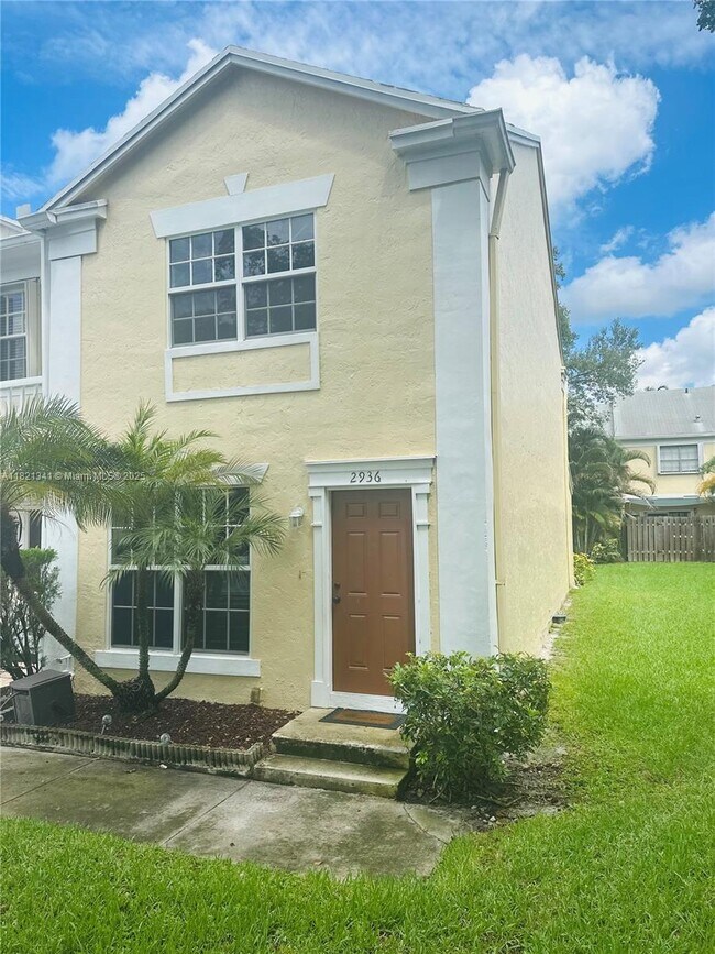 property at 2936 Belmont Ln