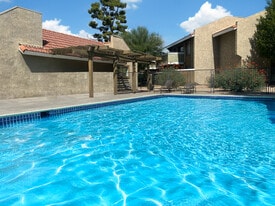 Amberwood Villas in Hemet, CA - Building Photo