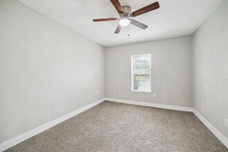 7426 Saunders Rd in Houston, TX - Building Photo - Building Photo