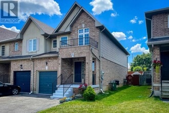 112 Meadow Wood Crescent in Hamilton, ON - Building Photo - Building Photo