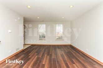 932 Symphony Dr in Aurora, IL - Building Photo - Building Photo