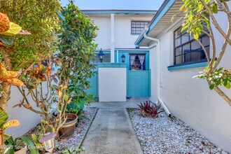 265 Kings Way in Satellite Beach, FL - Foto de edificio - Building Photo