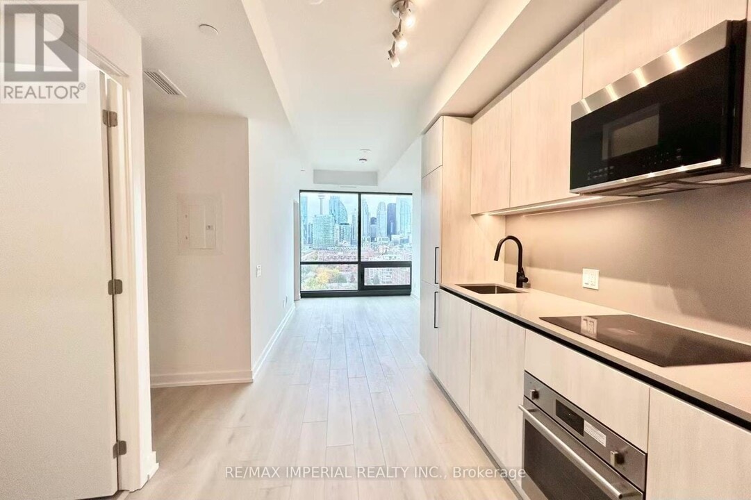 35 Parliament St in Toronto, ON - Building Photo