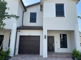 212 SW 159th Ter in Pembroke Pines, FL - Building Photo