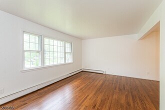 11 Eastern Pkwy in West Caldwell, NJ - Building Photo - Building Photo