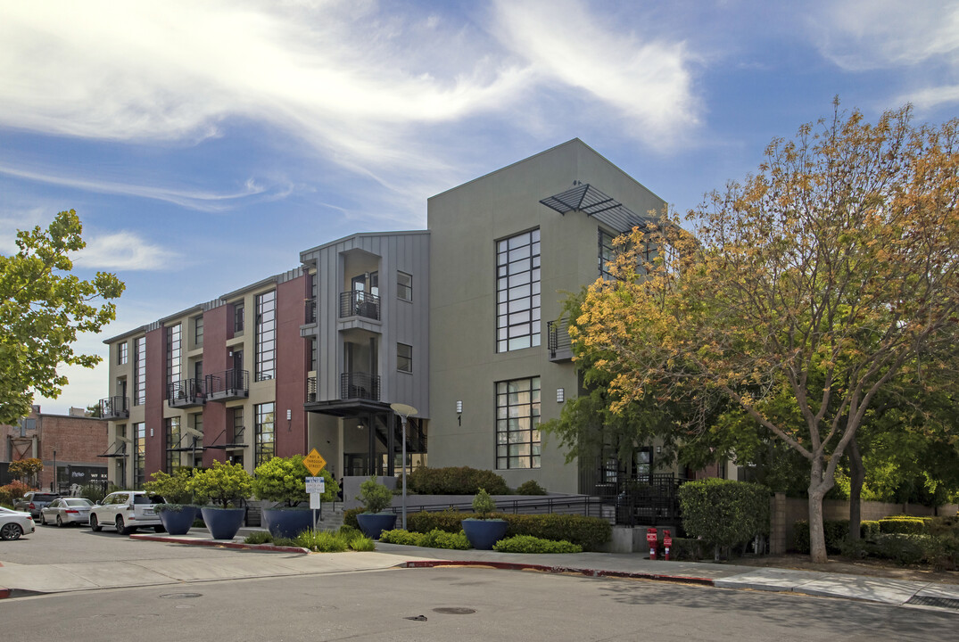 350 E Mission St in San Jose, CA - Building Photo