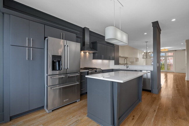 1027 S Main St in Greenville, SC - Building Photo - Building Photo