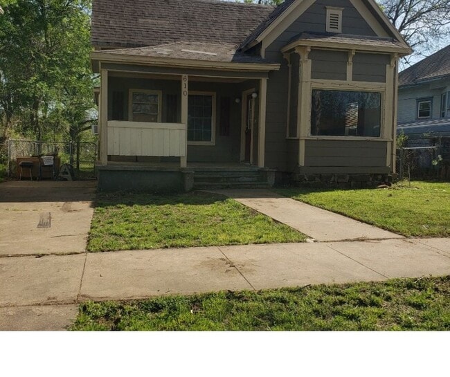 property at 610 W Owings St