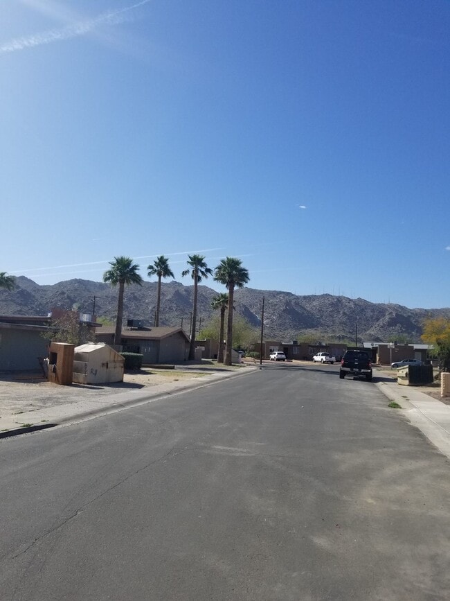 813 E Siesta Dr in Phoenix, AZ - Building Photo - Building Photo