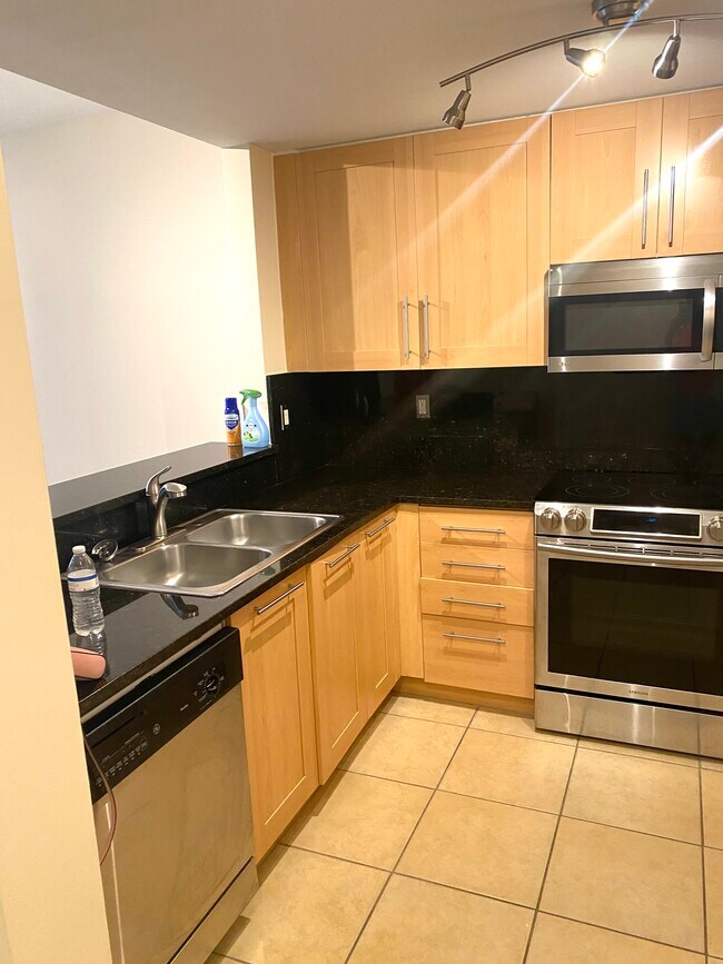 511 SE 5th Ave, Unit 920 in Fort Lauderdale, FL - Building Photo - Building Photo