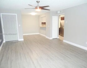 1281 SW 46th Ave in Pompano Beach, FL - Foto de edificio - Building Photo