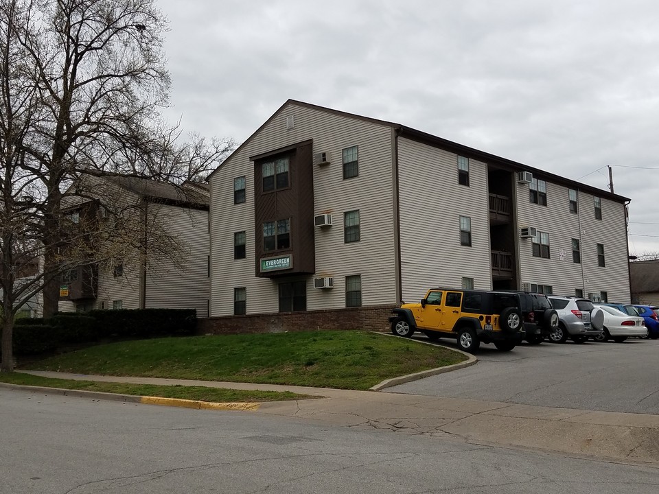 Evergreen Apartments in West Lafayette, IN - Building Photo