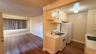 1433 W 84th Pl in Los Angeles, CA - Building Photo