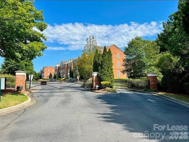 14660 Via Sorrento Dr in Charlotte, NC - Building Photo - Building Photo