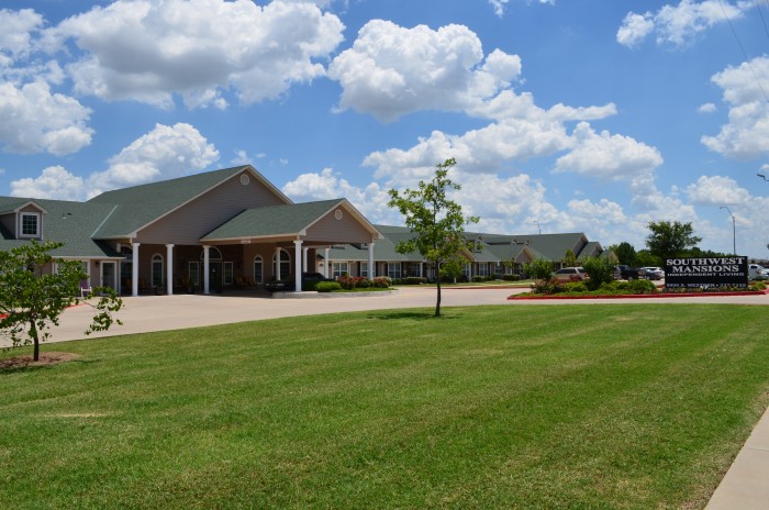 Southwest Mansions in Oklahoma City, OK - Building Photo