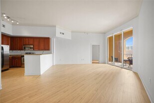 3001 NE 185th St in Aventura, FL - Building Photo