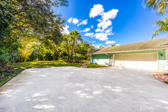 2232 SW Racquet Club Dr in Palm City, FL - Building Photo - Building Photo