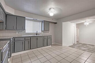 302 NW 14th St in Grand Prairie, TX - Building Photo - Building Photo