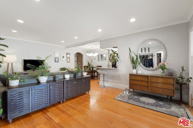 14934 Dickens St in Los Angeles, CA - Building Photo - Building Photo