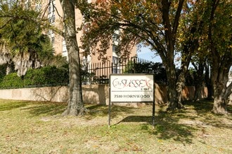 The Sussex East Tower in Houston, TX - Foto de edificio - Building Photo