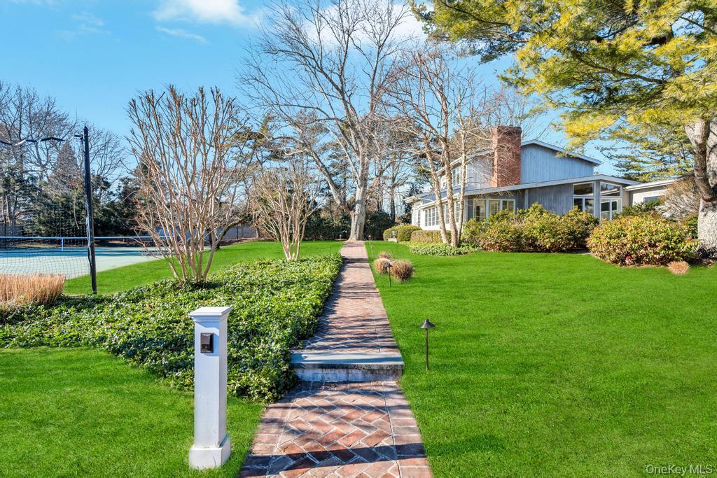 1 Cooper Ln in Quogue, NY - Building Photo