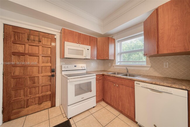 2205 SW 13th St in Miami, FL - Building Photo - Building Photo