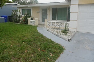 871 SW 63rd Terrace in North Lauderdale, FL - Building Photo - Building Photo