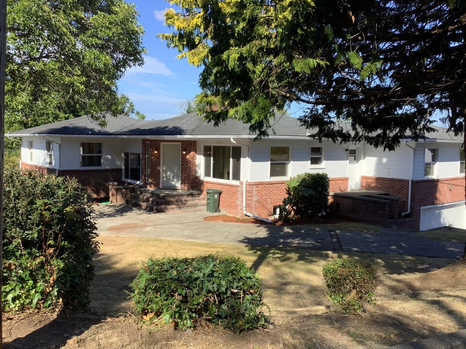 2199 Union Ave in North Bend, OR - Building Photo