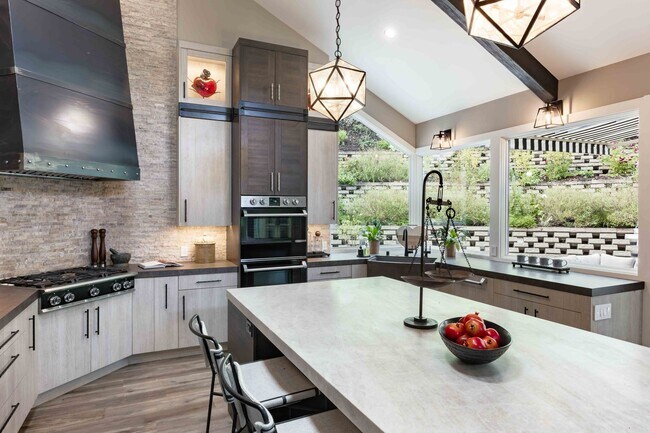 1 Oak Forest Ct in Portola Valley, CA - Building Photo - Building Photo