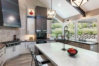 5 Oak Forest Ct in Portola Valley, CA - Building Photo - Building Photo
